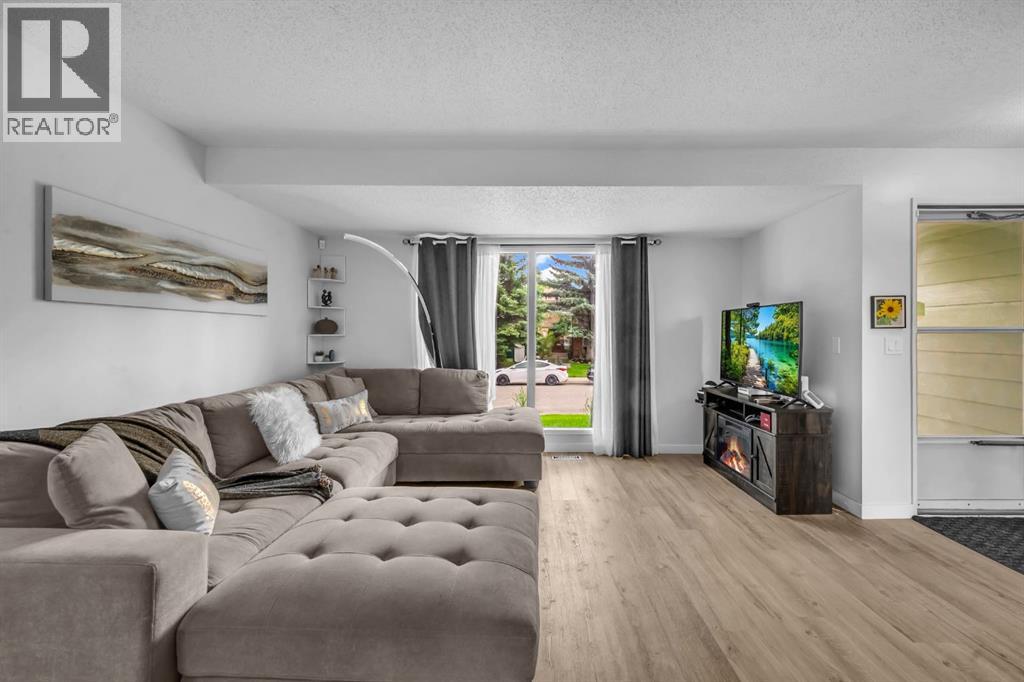 Photo 9 of 30 Sunhurst Crescent Se, Calgary AB