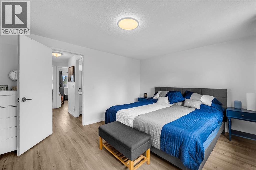 Photo 27 of 30 Sunhurst Crescent Se, Calgary AB