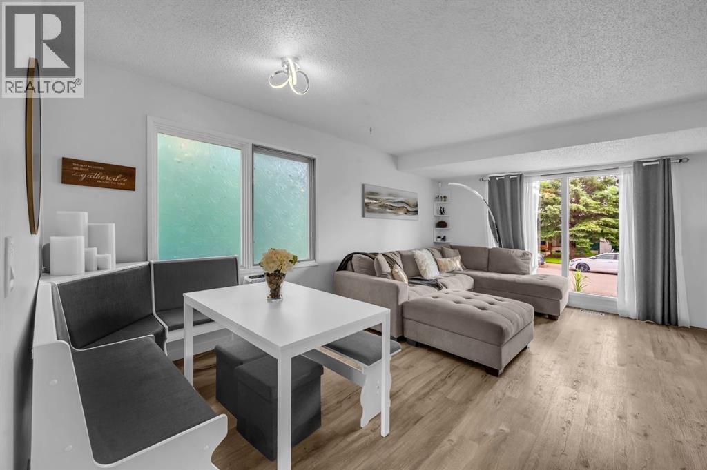 Photo 8 of 30 Sunhurst Crescent Se, Calgary AB