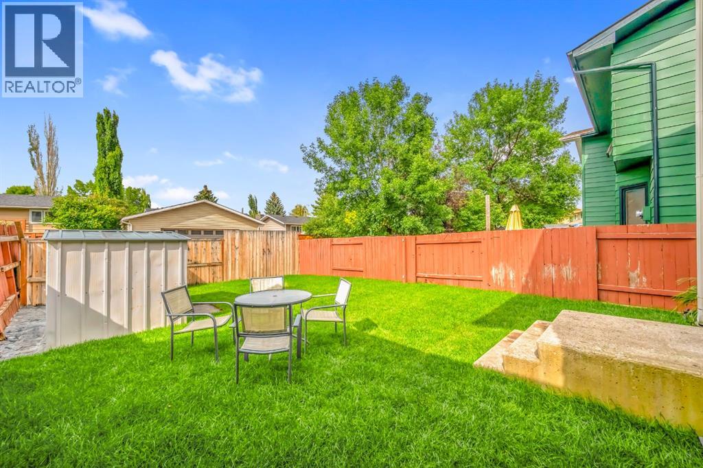 Photo 37 of 30 Sunhurst Crescent Se, Calgary AB