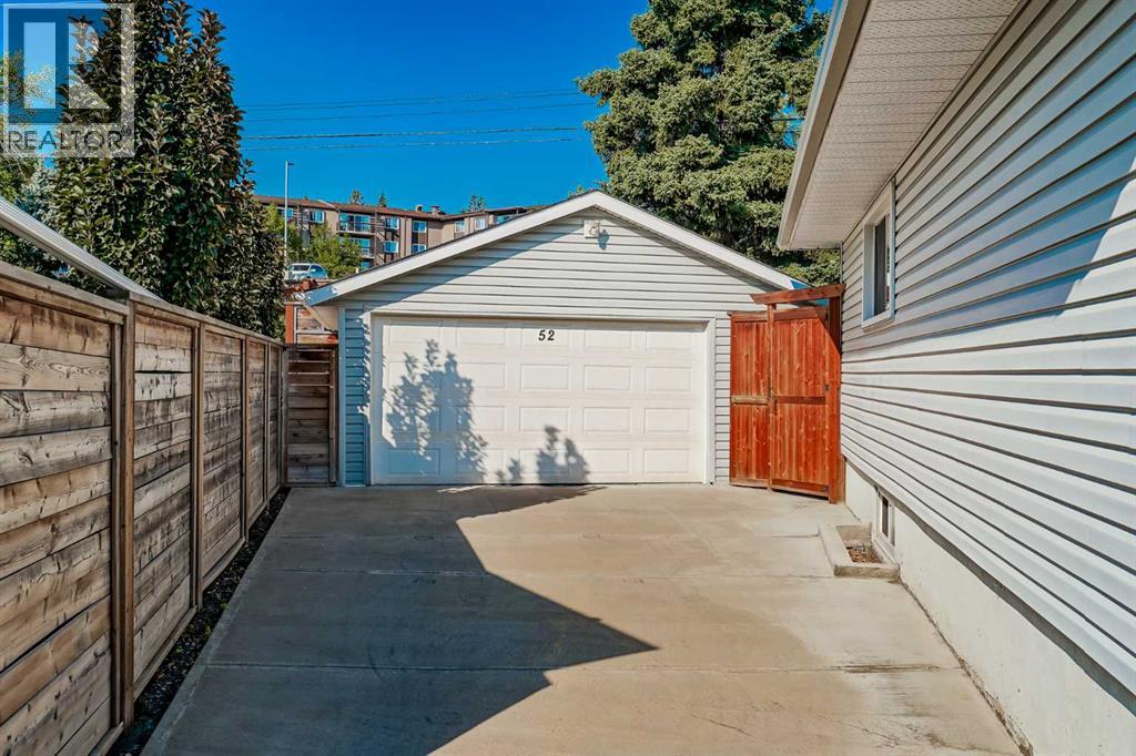 Photo 26 of 52 Hogarth Crescent Sw, Calgary AB