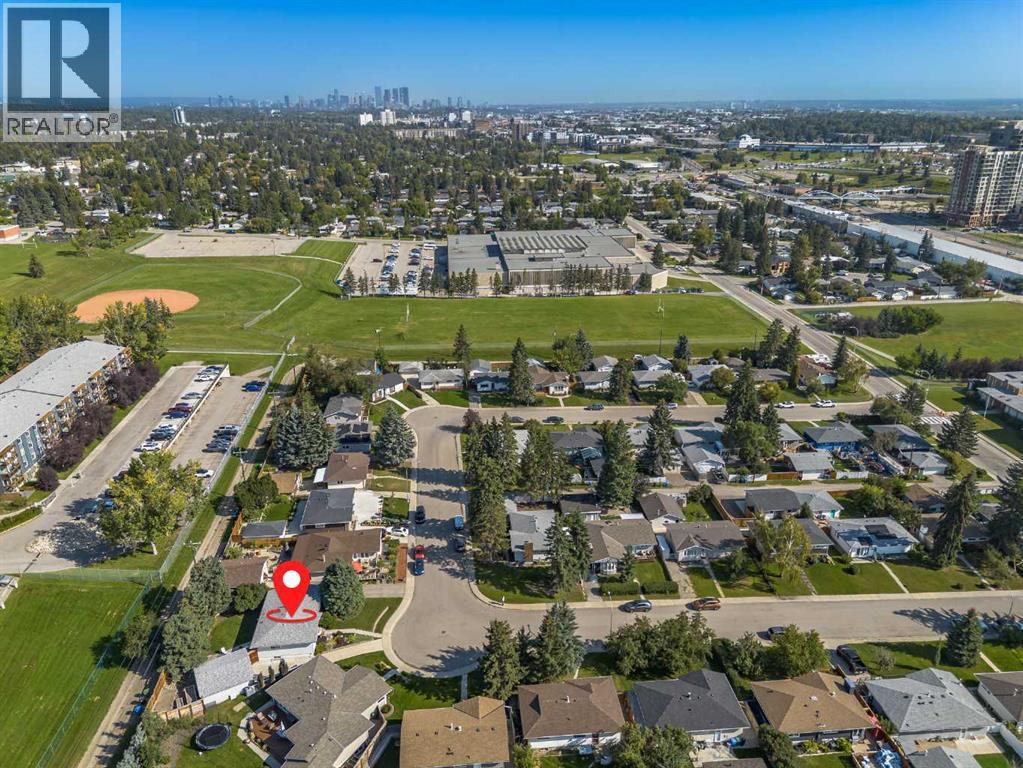 Photo 46 of 52 Hogarth Crescent Sw, Calgary AB