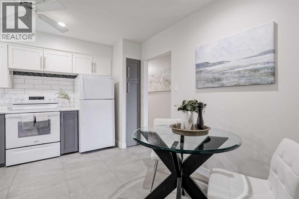 Photo 9 of 52 Hogarth Crescent Sw, Calgary AB