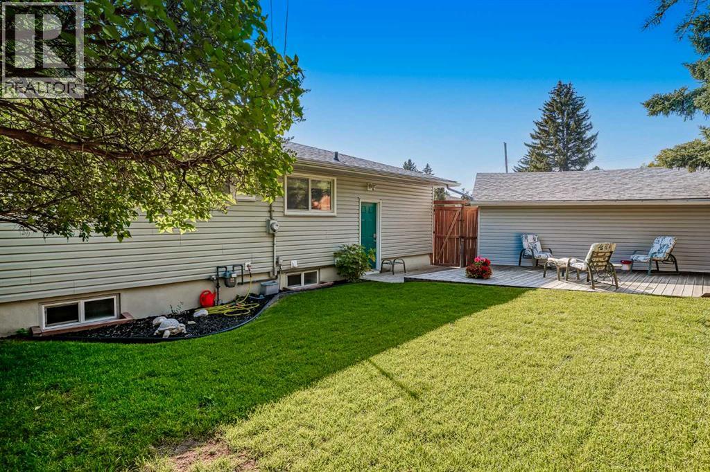 Photo 29 of 52 Hogarth Crescent Sw, Calgary AB