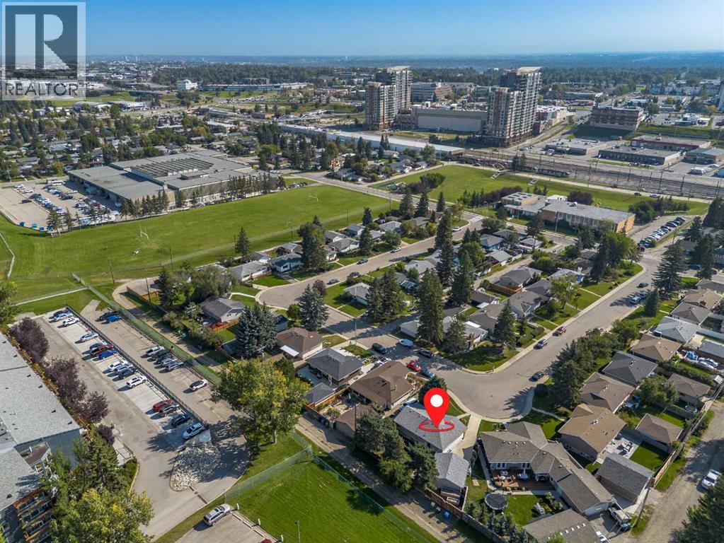 Photo 45 of 52 Hogarth Crescent Sw, Calgary AB