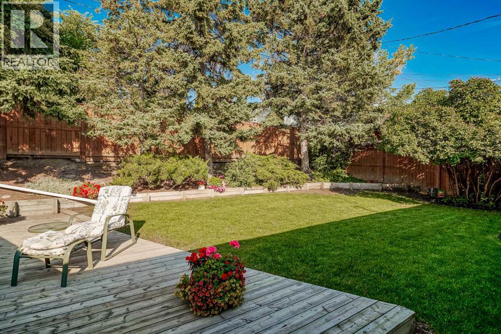 Photo 31 of 52 Hogarth Crescent Sw, Calgary AB
