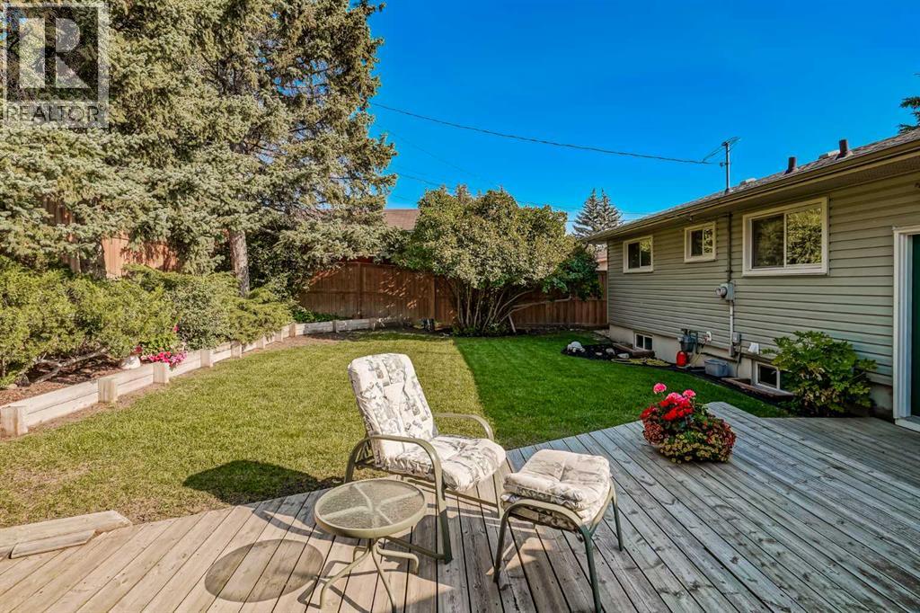 Photo 28 of 52 Hogarth Crescent Sw, Calgary AB