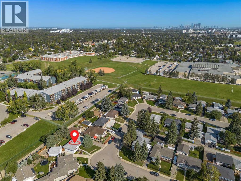 Photo 48 of 52 Hogarth Crescent Sw, Calgary AB