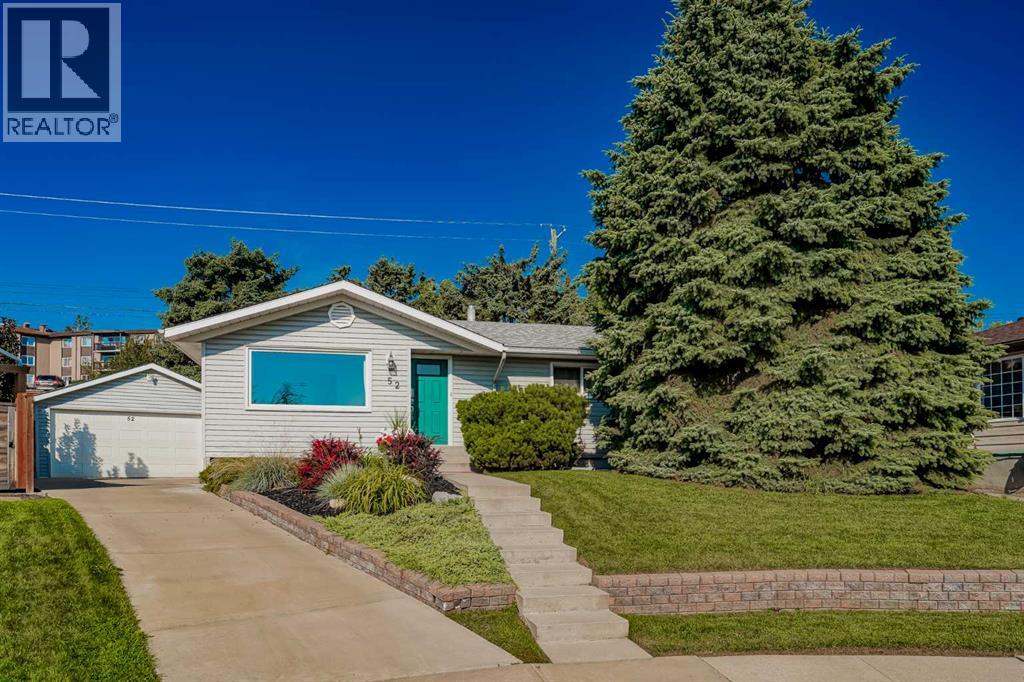 Photo 1 of 52 Hogarth Crescent Sw, Calgary AB