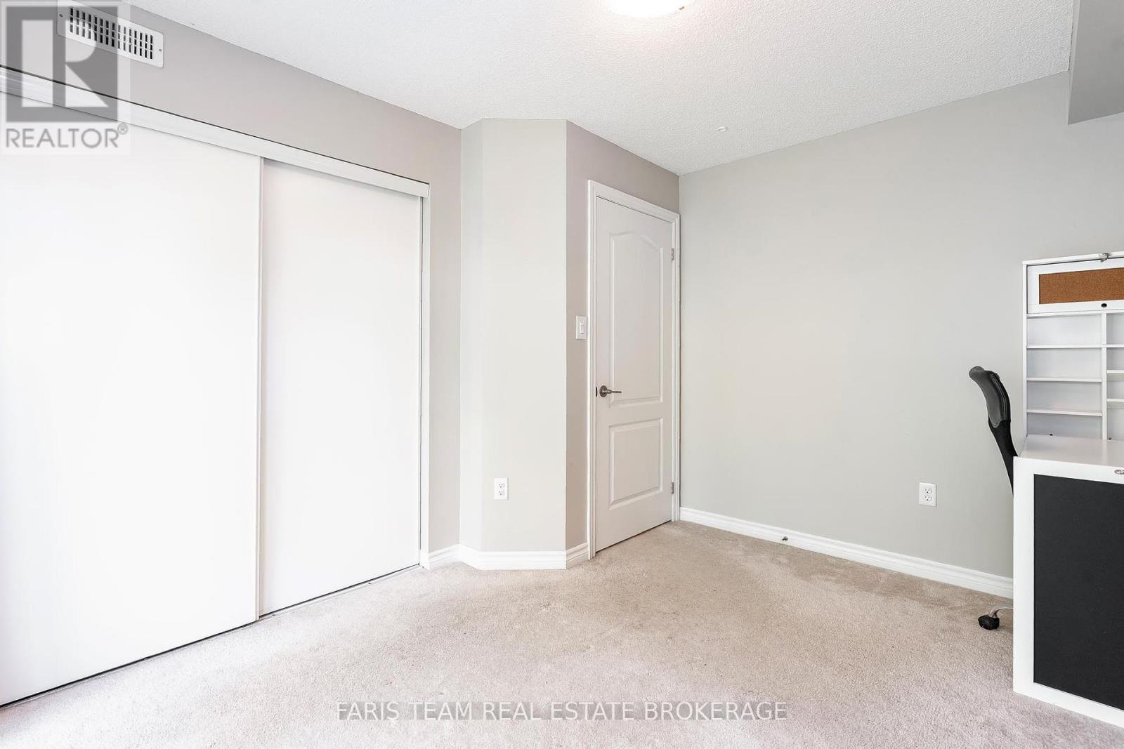 Photo 11 of 9 57 Ferndale Drive S, Barrie ON