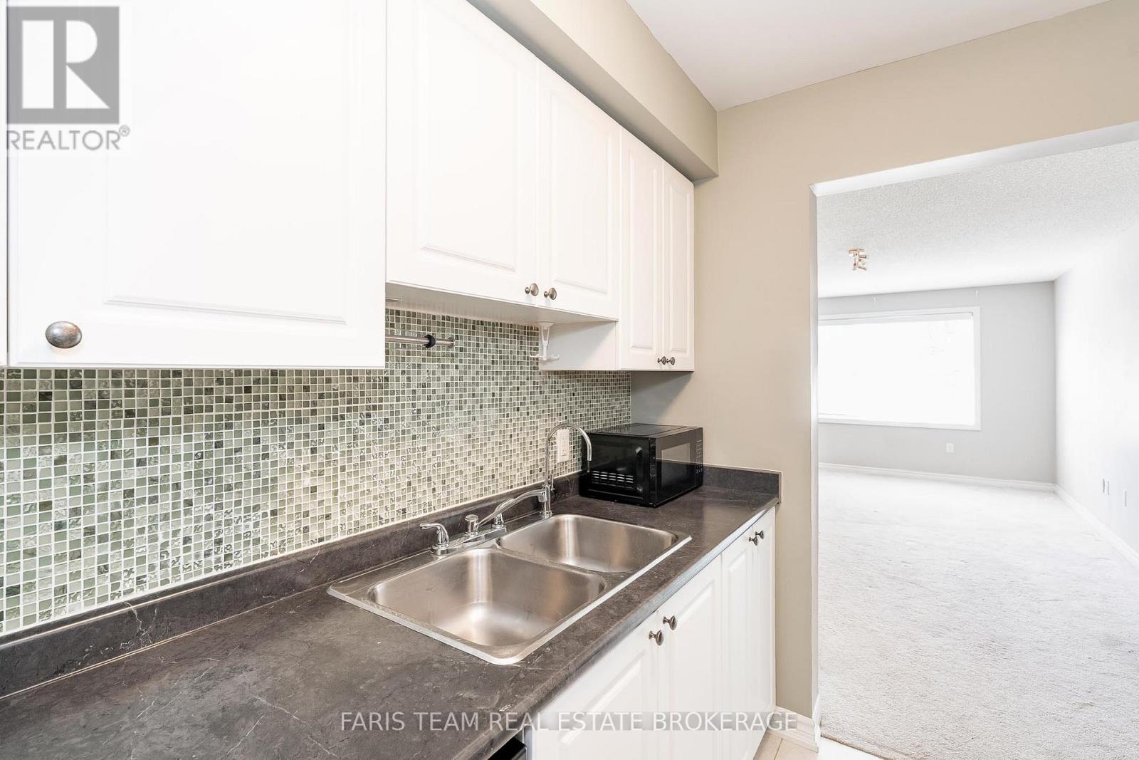 Photo 6 of 9 57 Ferndale Drive S, Barrie ON