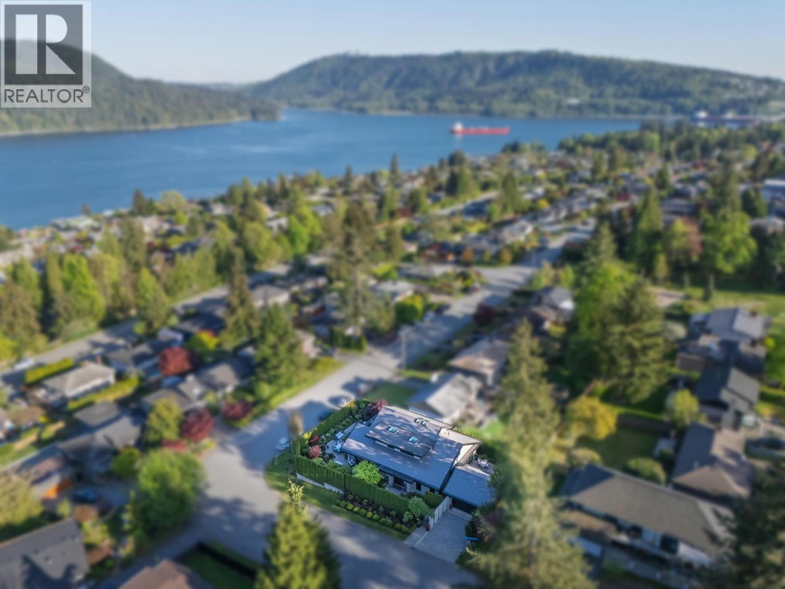 Photo 40 of 939 Friar Crescent, North Vancouver BC