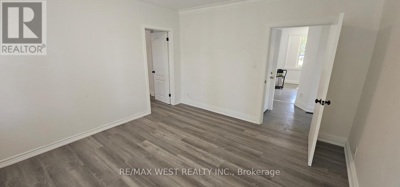 Photo 10 of Main 4229 Bloor Street W, Toronto ON