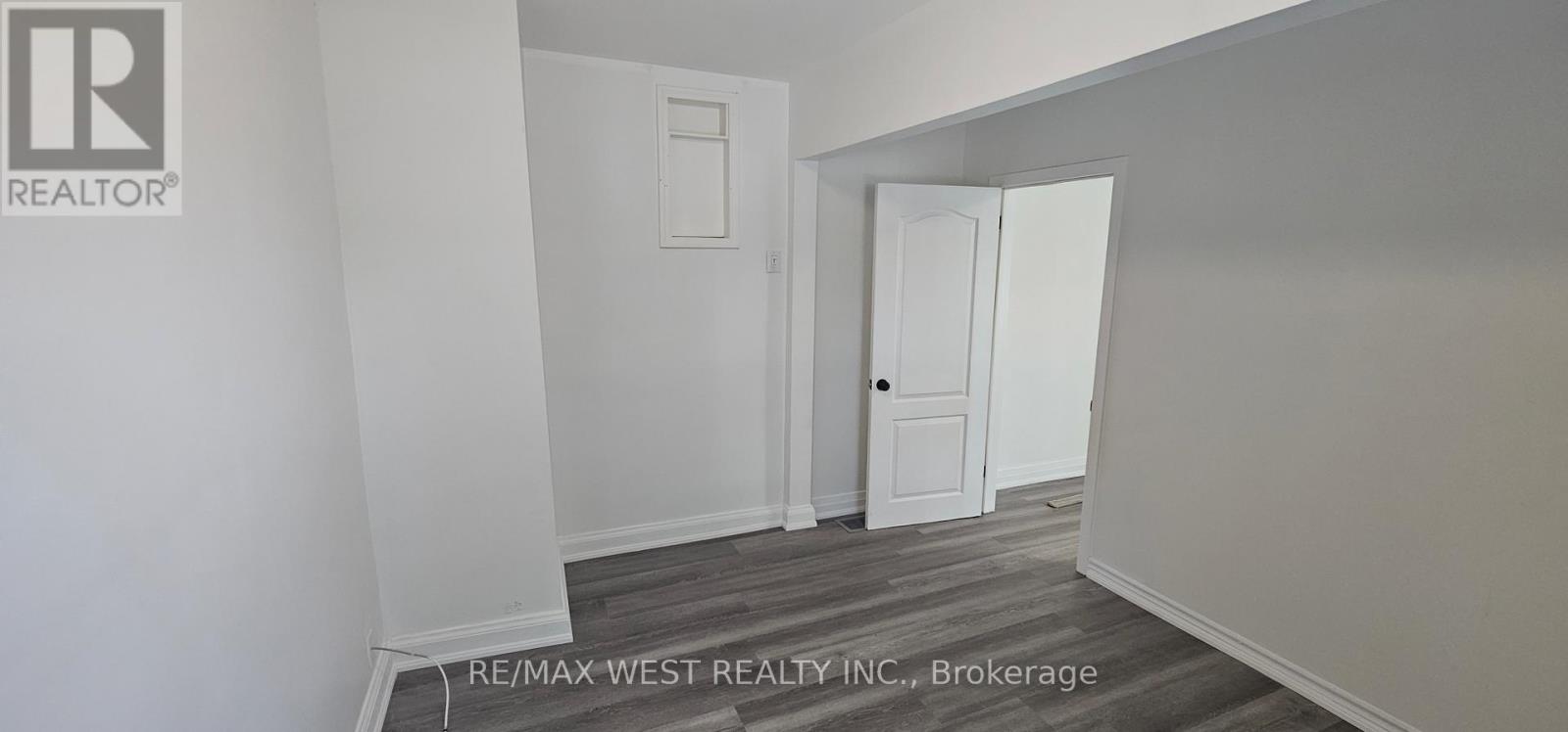 Photo 12 of Main 4229 Bloor Street W, Toronto ON