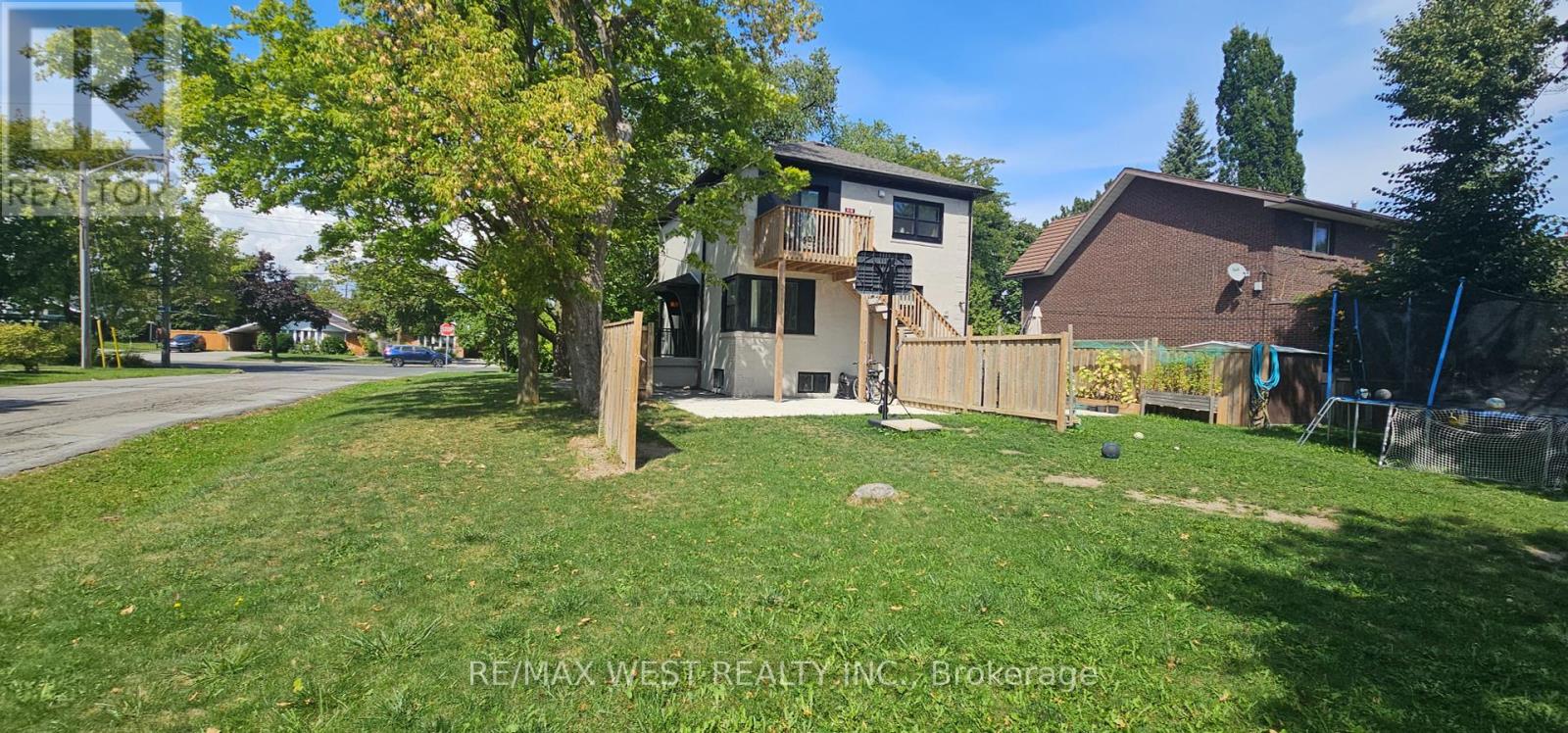 Photo 3 of Main 4229 Bloor Street W, Toronto ON