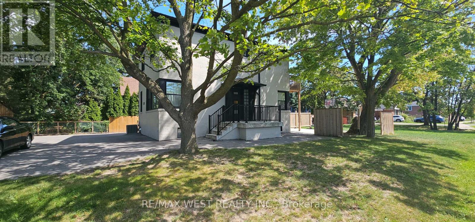 Photo 5 of Main 4229 Bloor Street W, Toronto ON