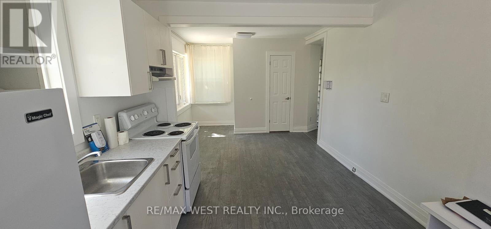 Photo 9 of Main 4229 Bloor Street W, Toronto ON