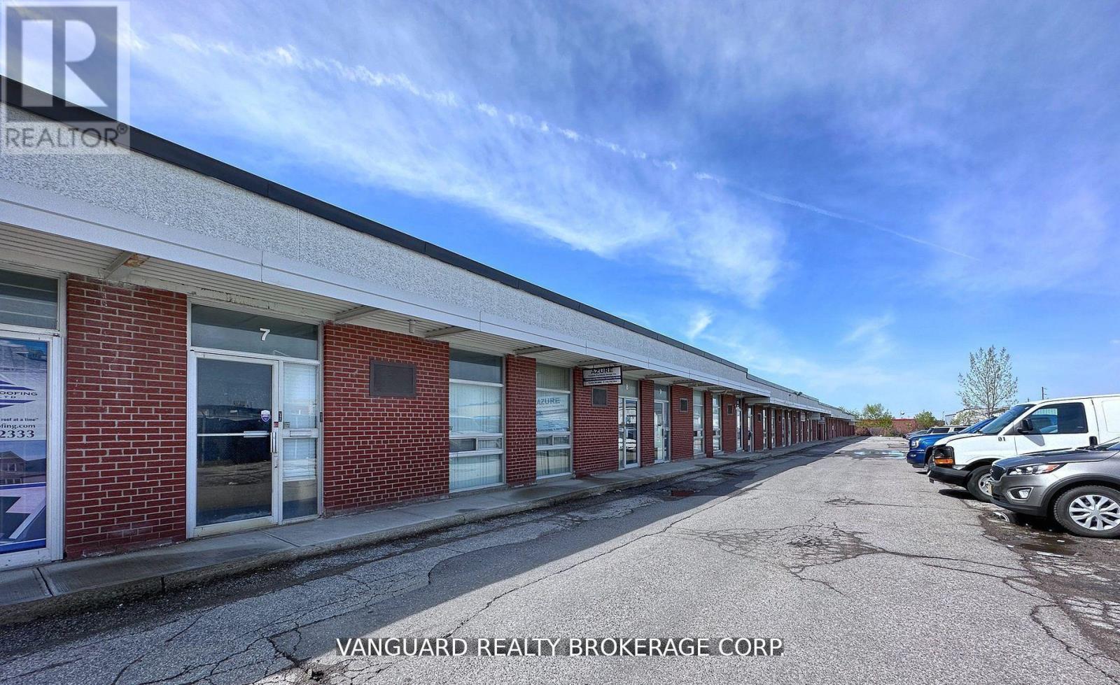 Photo 2 of 5 90 Signet Drive, Toronto ON