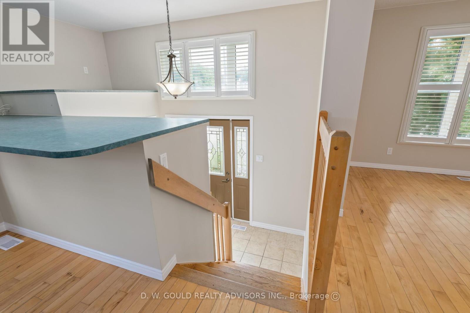Photo 10 of 42 River Drive, Halton Hills ON