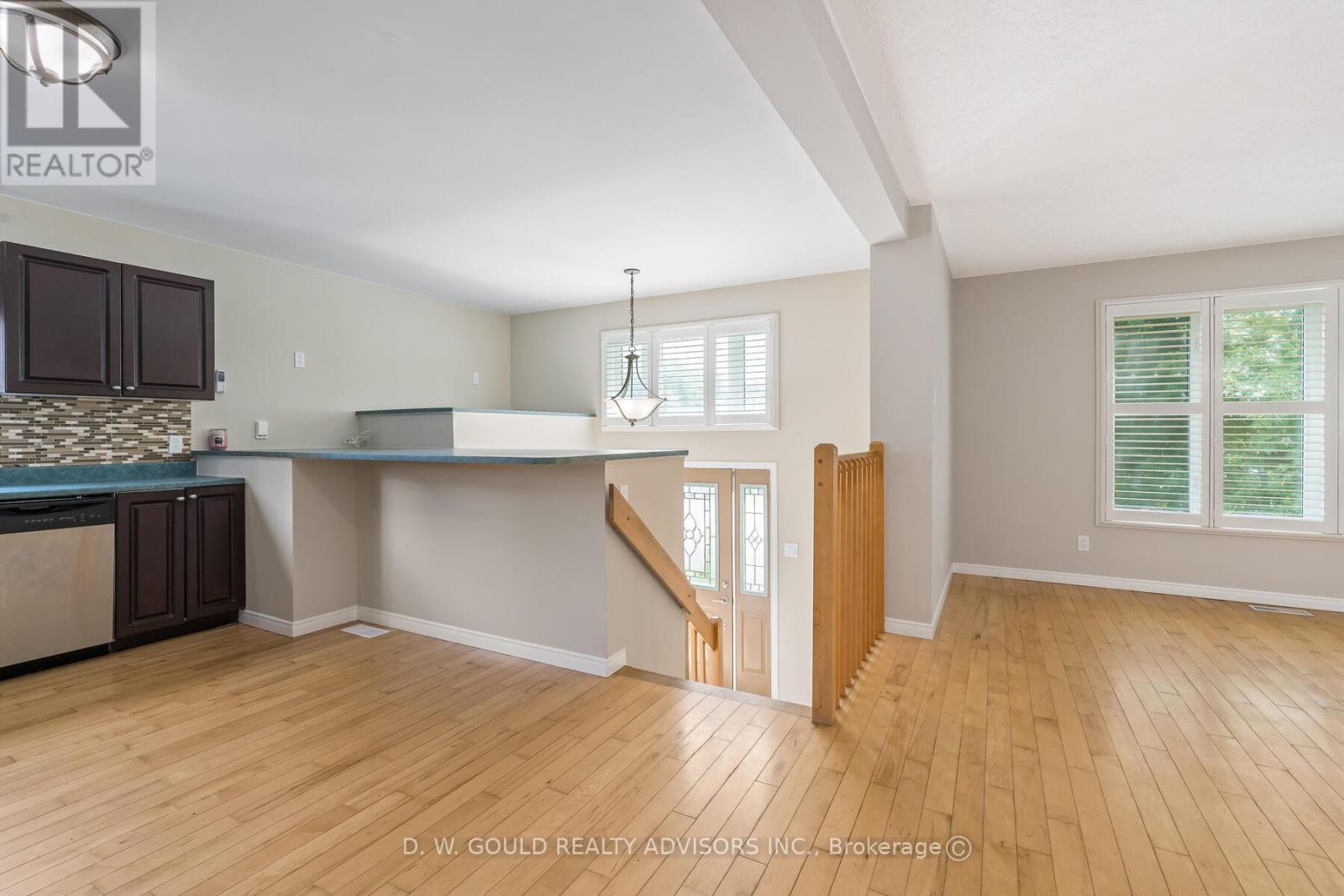 Photo 11 of 42 River Drive, Halton Hills ON