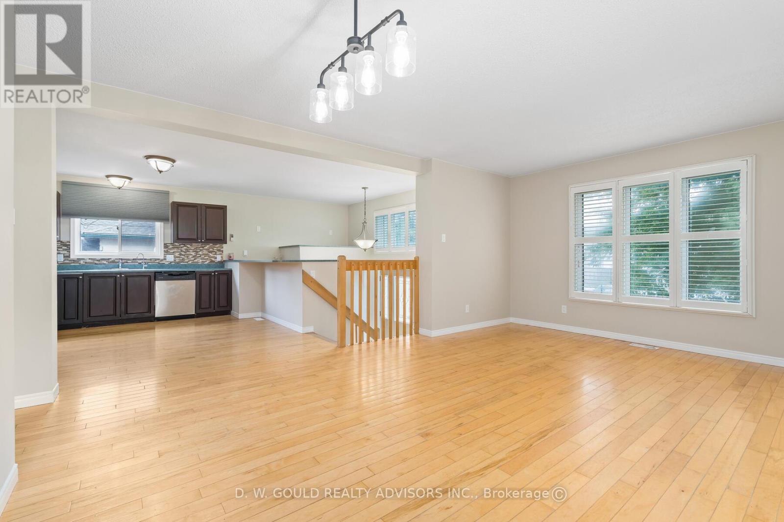 Photo 14 of 42 River Drive, Halton Hills ON