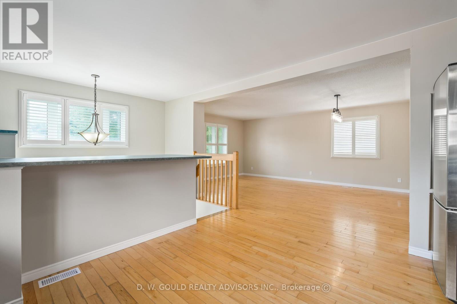 Photo 17 of 42 River Drive, Halton Hills ON