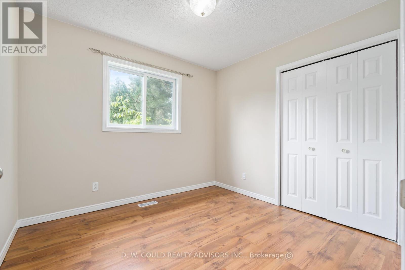 Photo 21 of 42 River Drive, Halton Hills ON