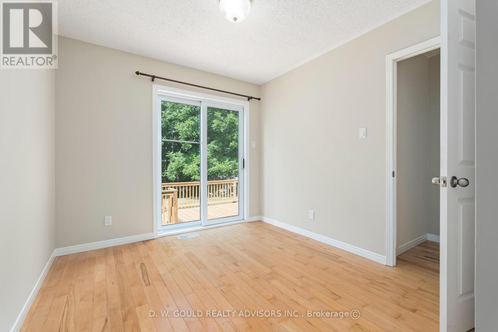 Photo 22 of 42 River Drive, Halton Hills ON