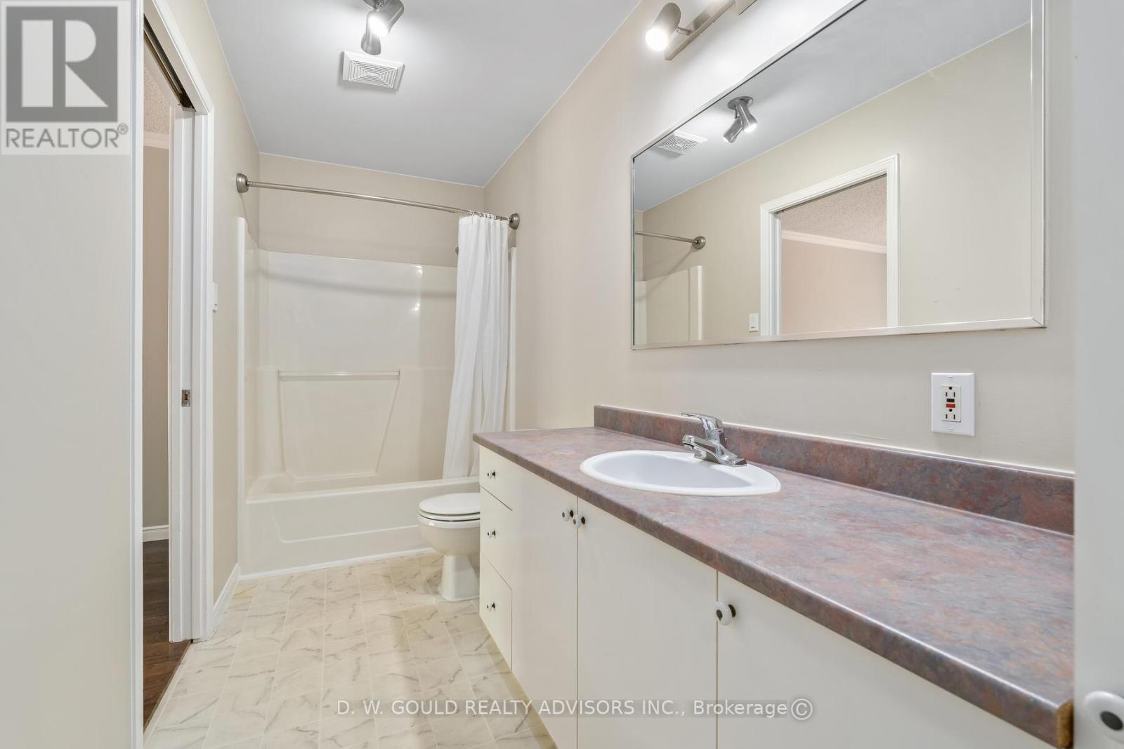 Photo 23 of 42 River Drive, Halton Hills ON