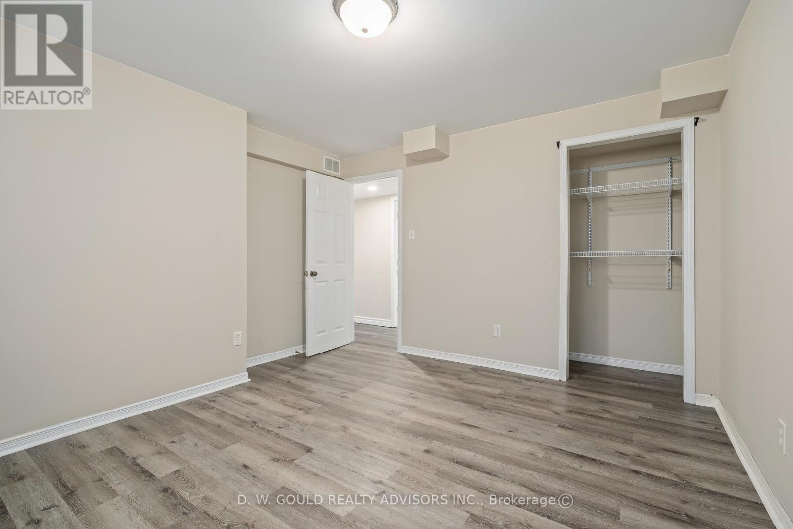 Photo 32 of 42 River Drive, Halton Hills ON