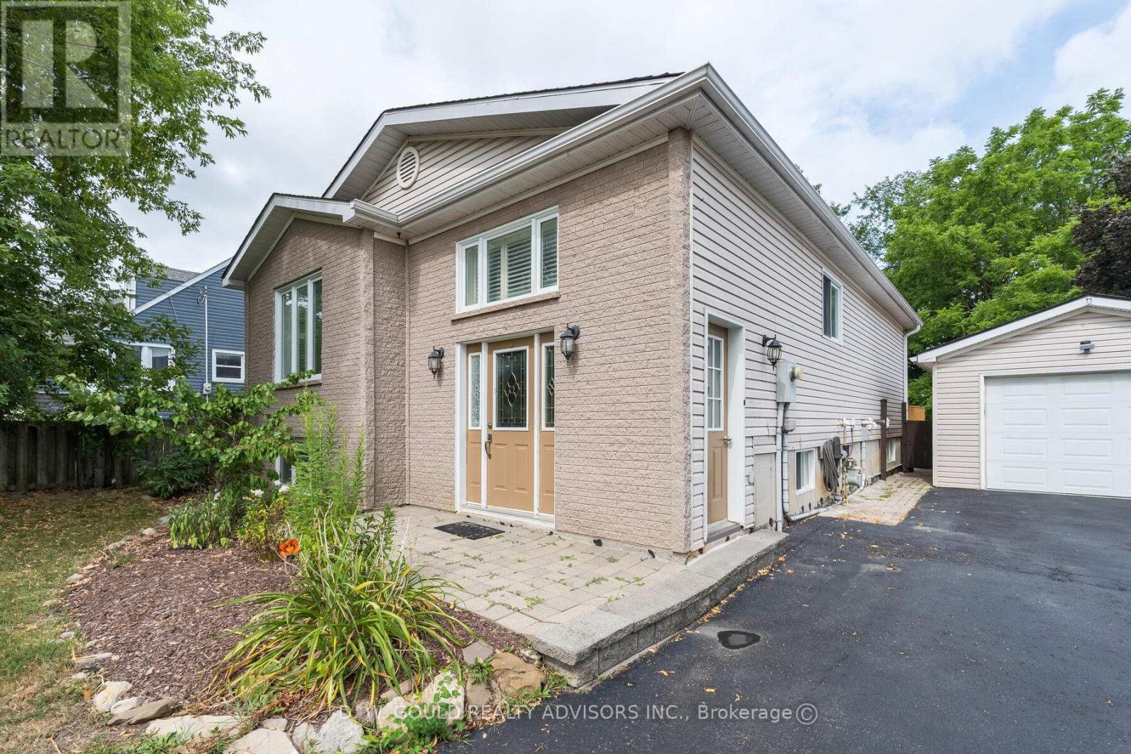 Photo 8 of 42 River Drive, Halton Hills ON
