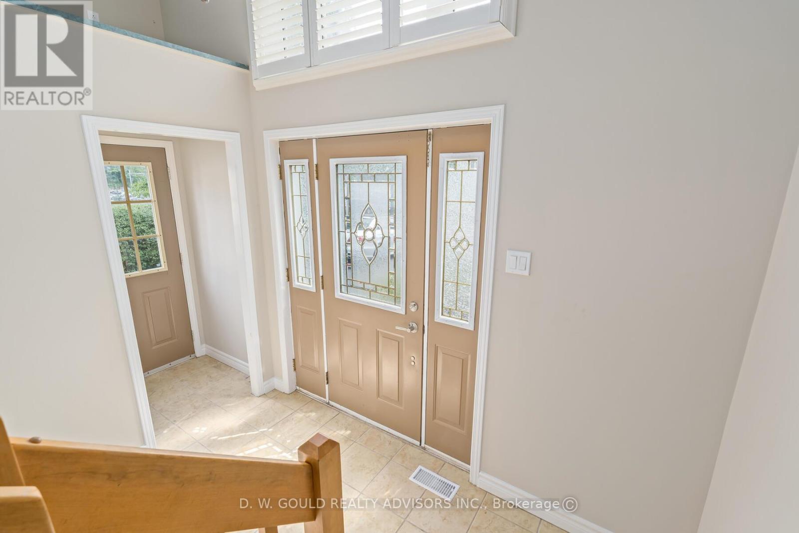 Photo 9 of 42 River Drive, Halton Hills ON