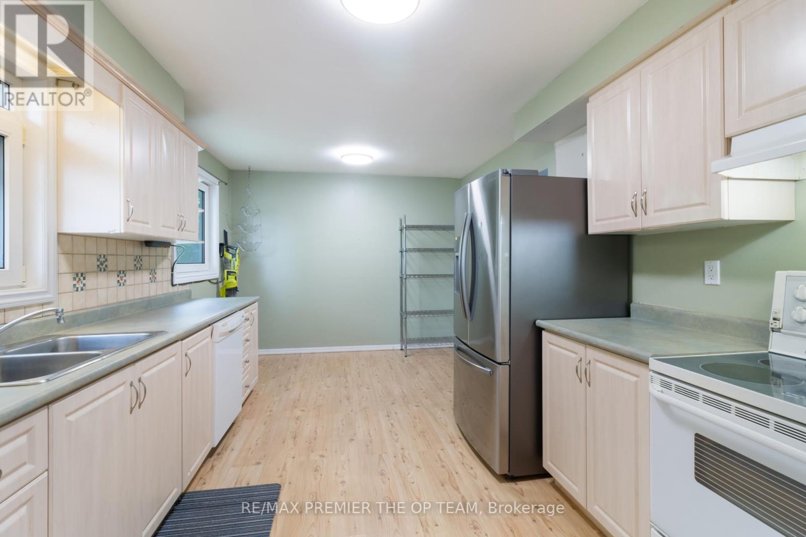 Photo 10 of 6 Larkfield Road, Brampton ON