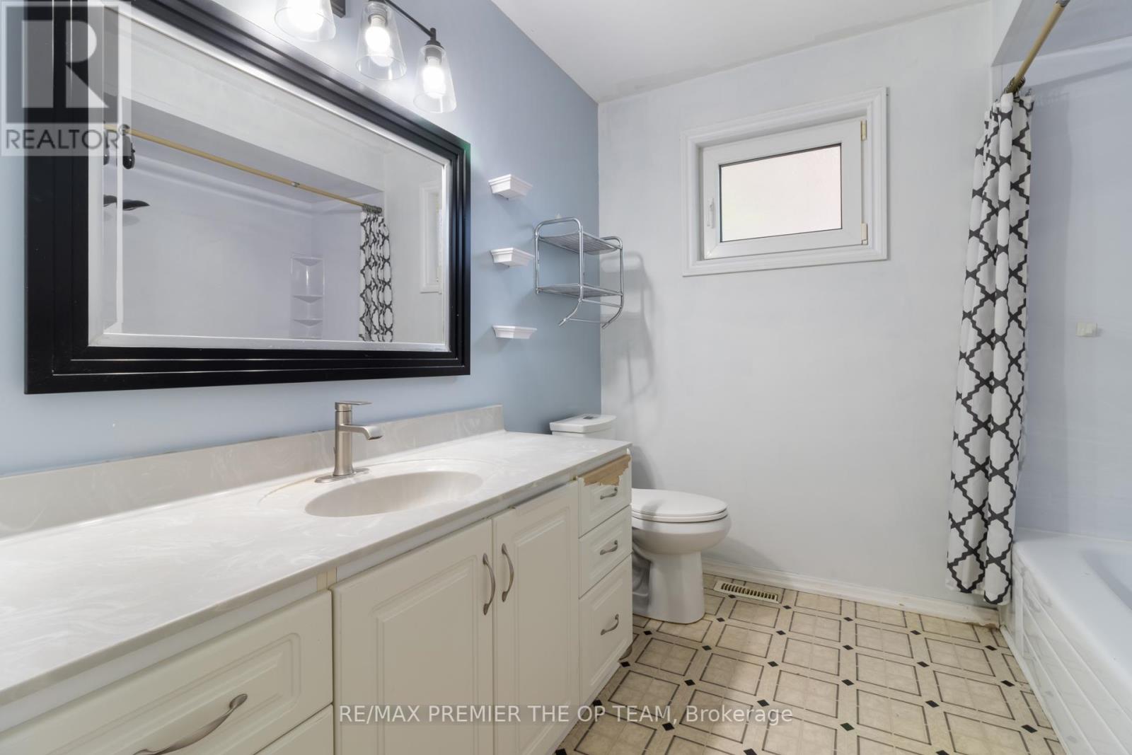 Photo 23 of 6 Larkfield Road, Brampton ON