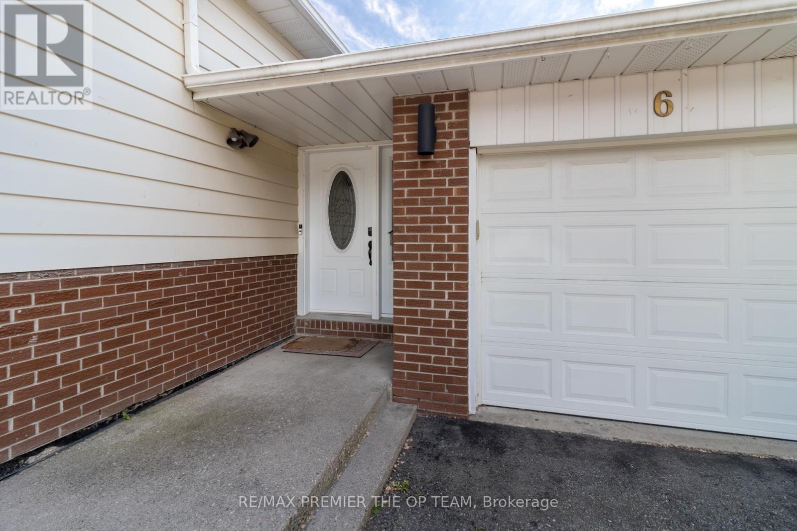 Photo 3 of 6 Larkfield Road, Brampton ON