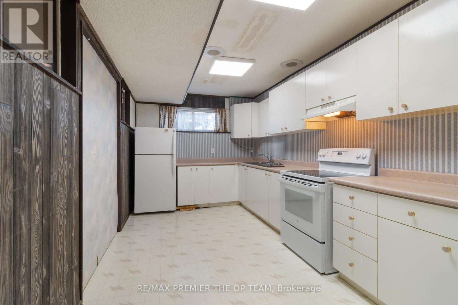Photo 32 of 6 Larkfield Road, Brampton ON