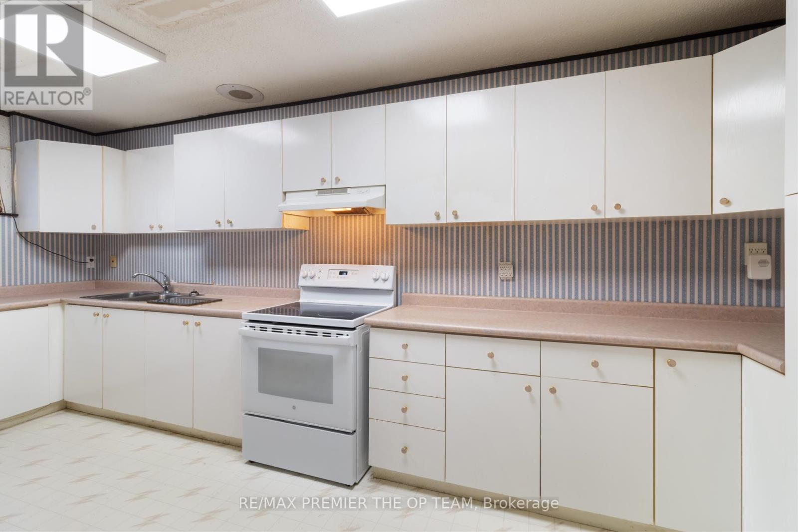 Photo 33 of 6 Larkfield Road, Brampton ON