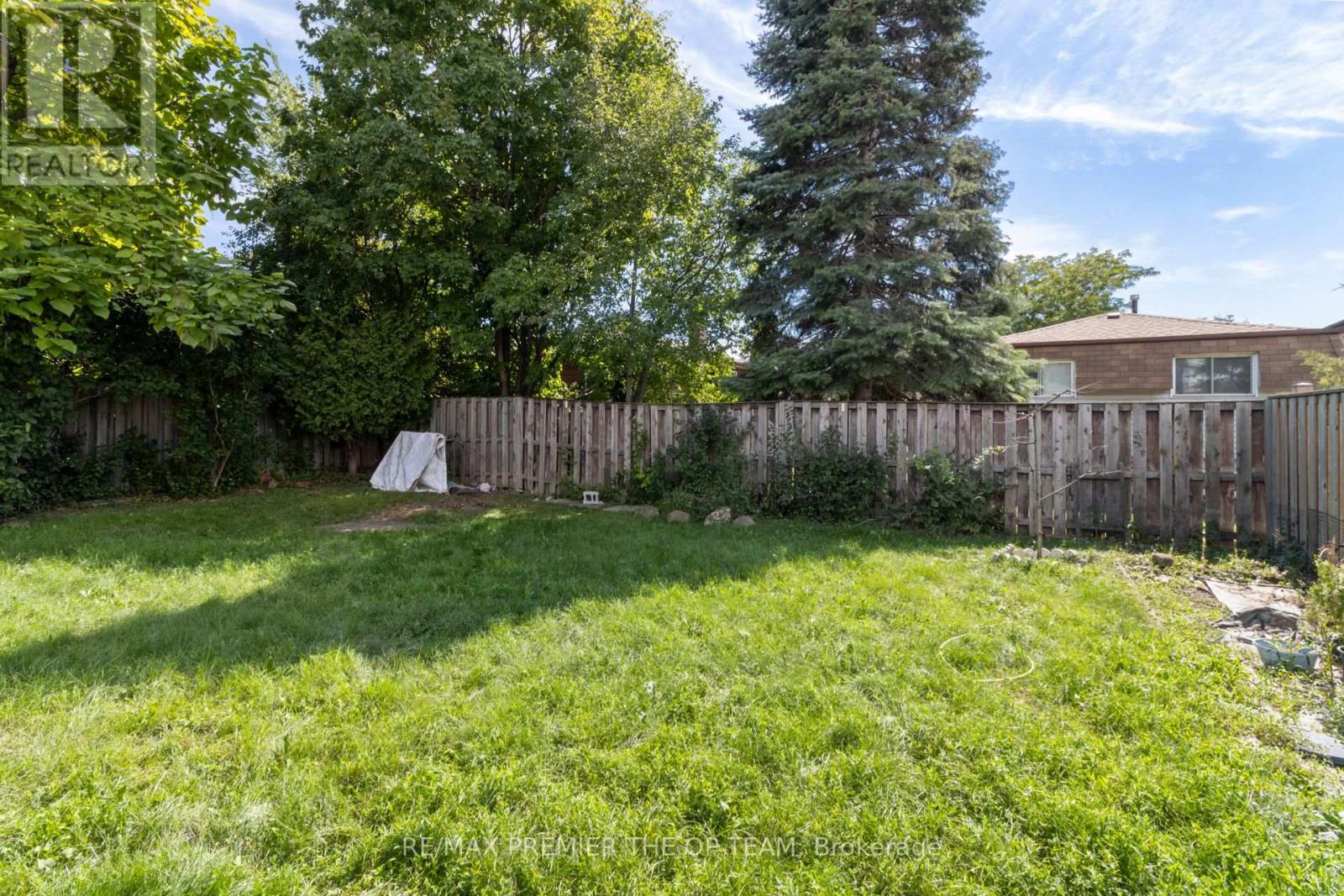 Photo 37 of 6 Larkfield Road, Brampton ON