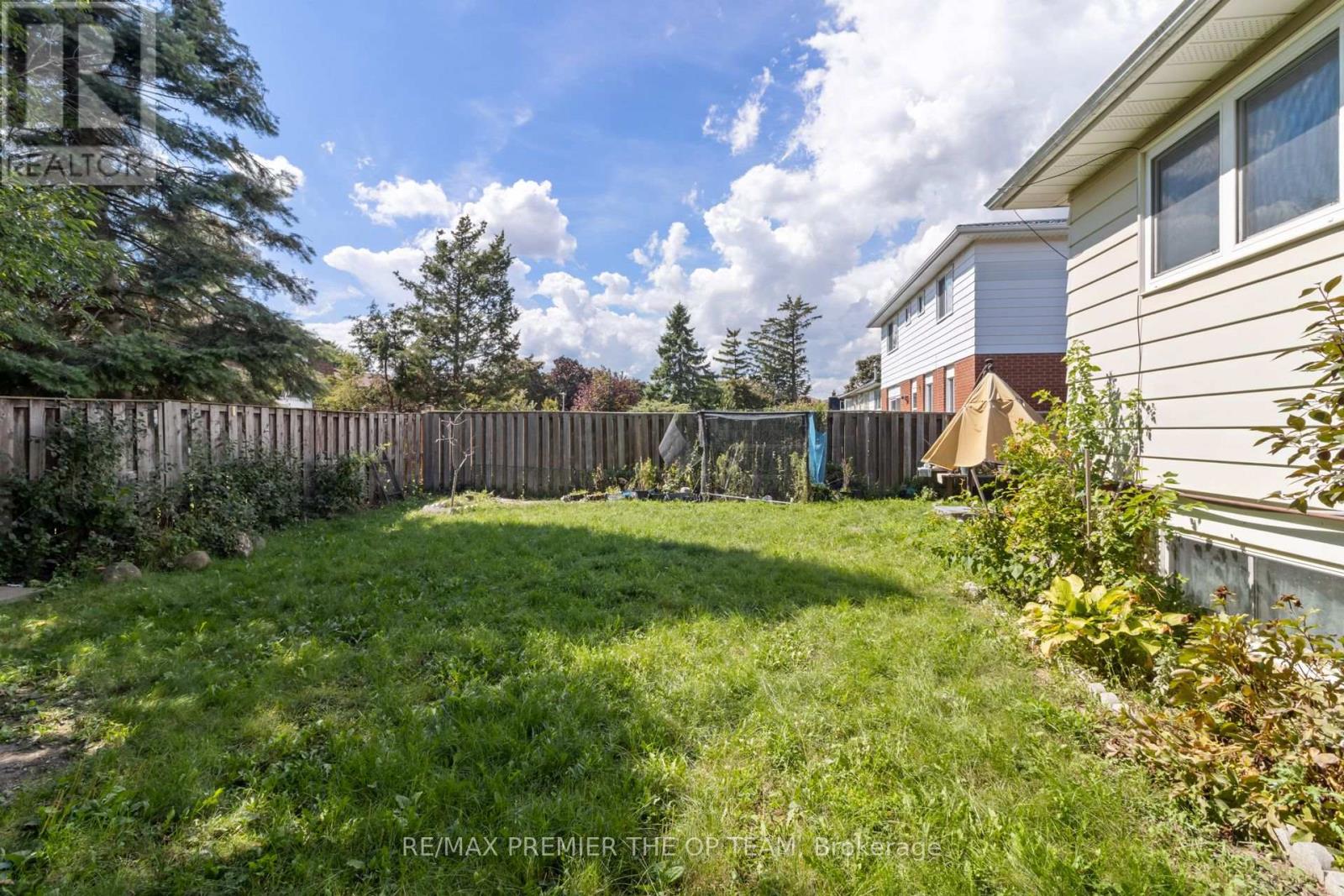 Photo 39 of 6 Larkfield Road, Brampton ON
