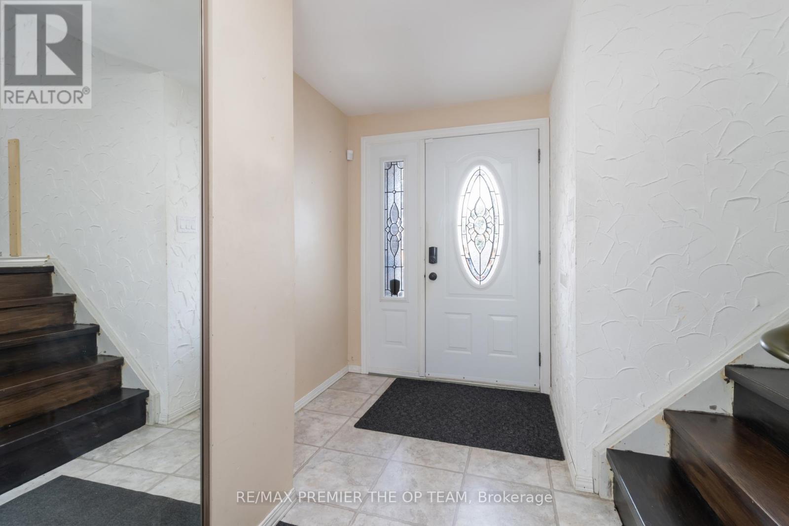 Photo 4 of 6 Larkfield Road, Brampton ON