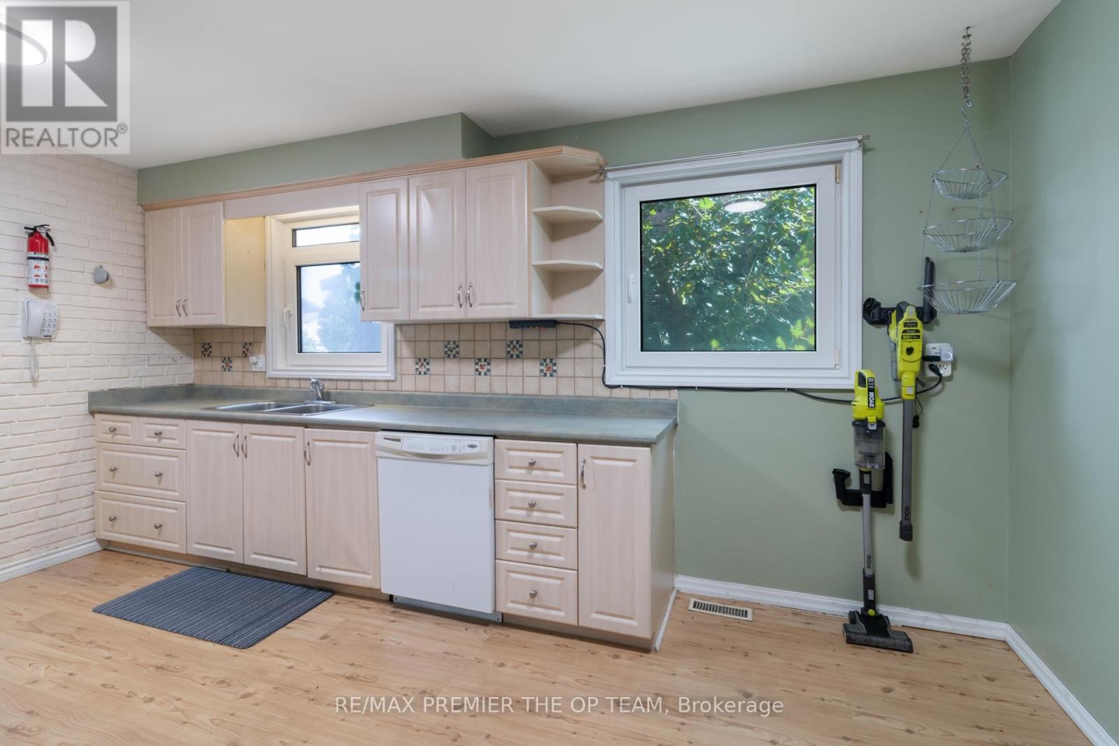 Photo 7 of 6 Larkfield Road, Brampton ON