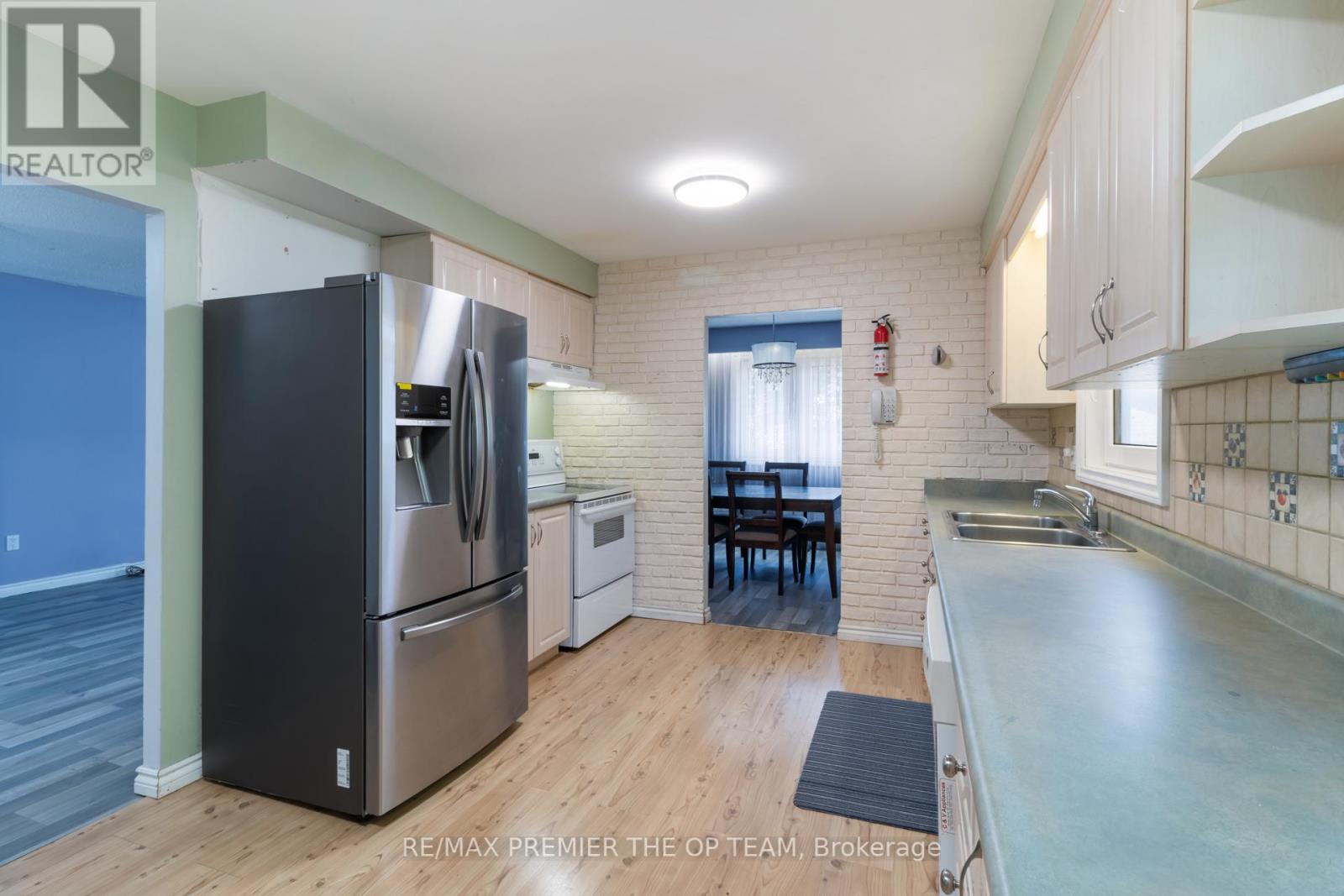 Photo 8 of 6 Larkfield Road, Brampton ON