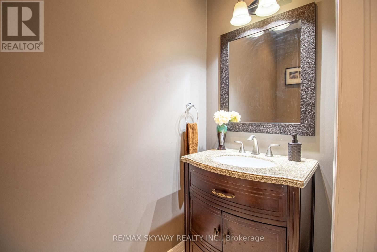 Photo 18 of 15 Tokara Avenue, Caledon ON