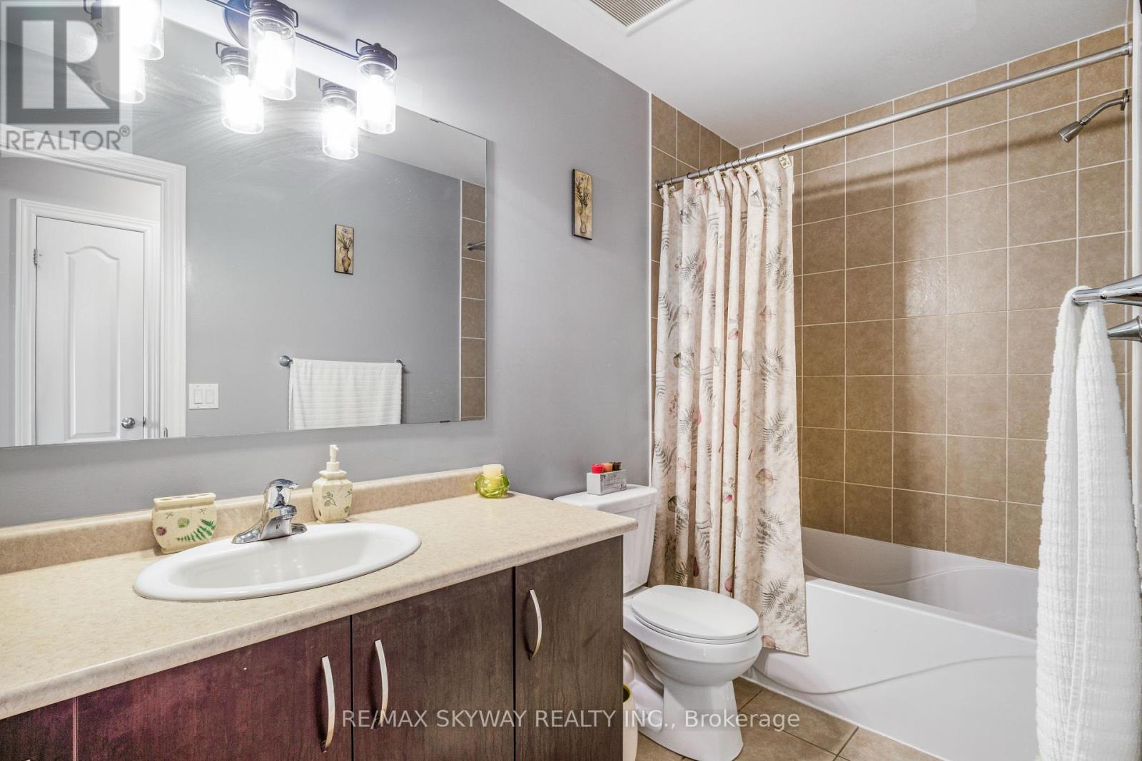 Photo 22 of 15 Tokara Avenue, Caledon ON