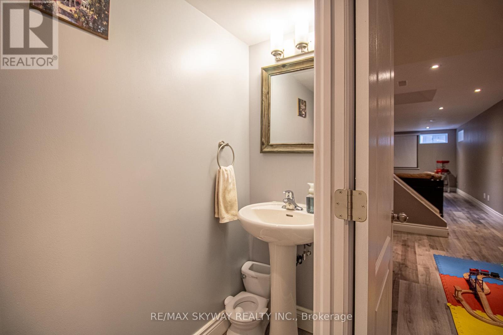 Photo 23 of 15 Tokara Avenue, Caledon ON