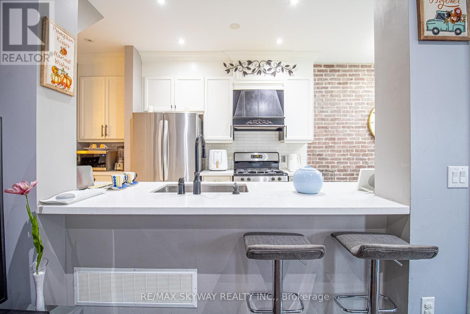 Photo 8 of 15 Tokara Avenue, Caledon ON