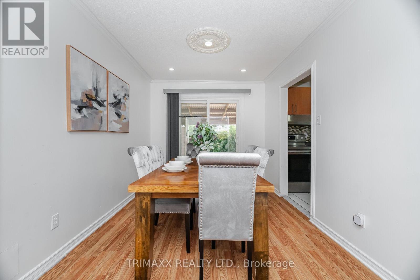 Photo 12 of 111 Folkstone Crescent, Brampton ON