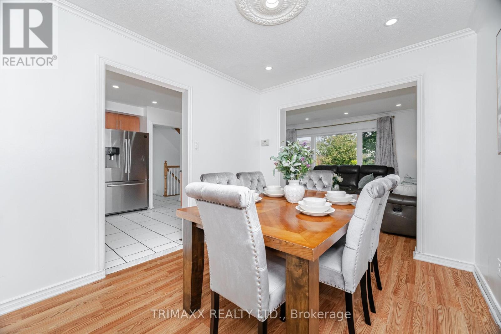 Photo 13 of 111 Folkstone Crescent, Brampton ON