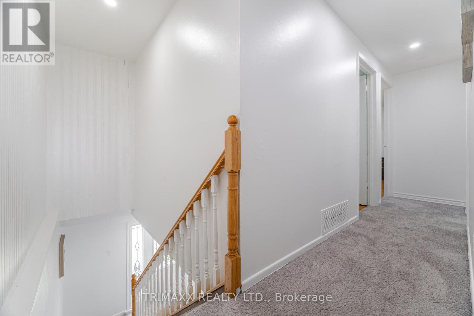 Photo 20 of 111 Folkstone Crescent, Brampton ON