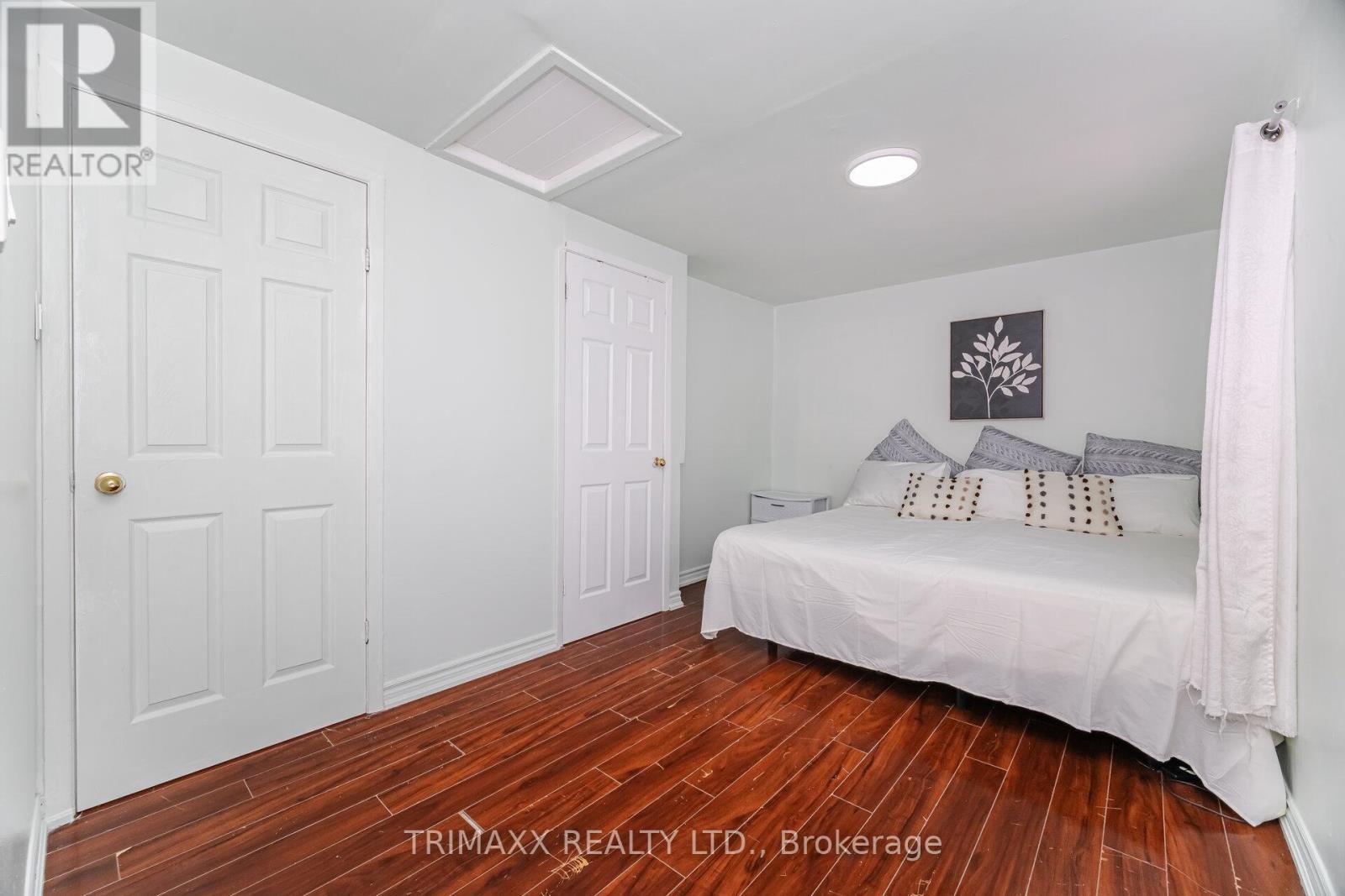 Photo 22 of 111 Folkstone Crescent, Brampton ON